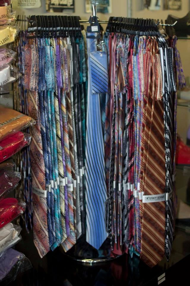 Rotating tie carousel display with colorful ties